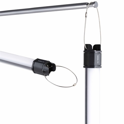 Vajer för uppphängning medföljer