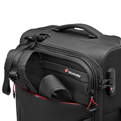 Axelremmarna har egen ficka