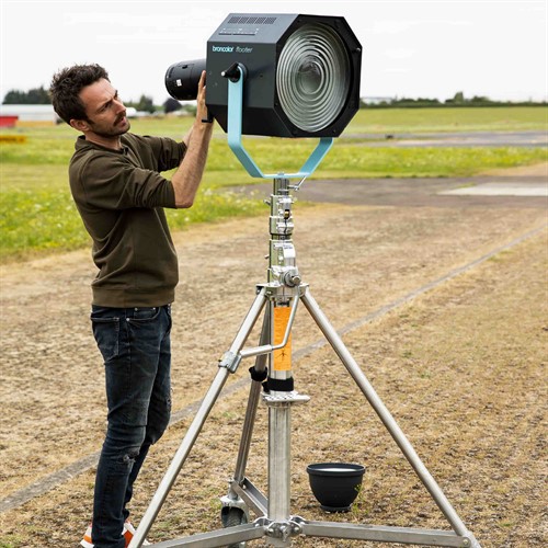 Broncolor Fresnel Flooter in use