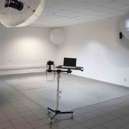 Ett kamerastativ för bilfotografering