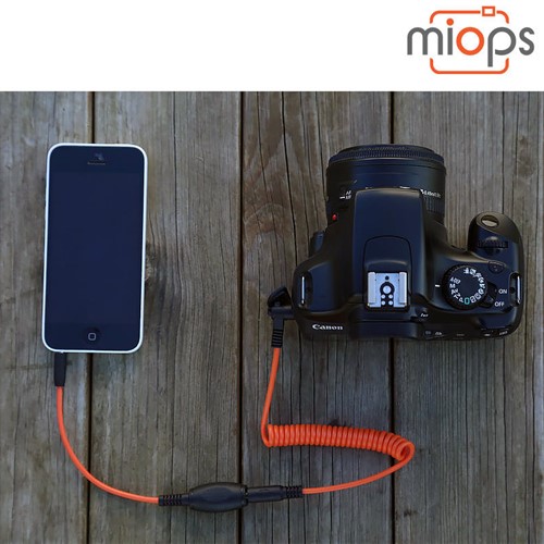 Kopplad till mobiltelefon och kamera