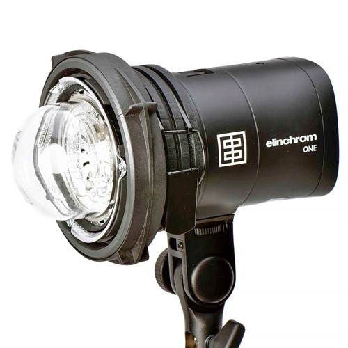 Spänns fast i vald position på blixten