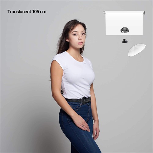 Transparent paraply riktad mot modell