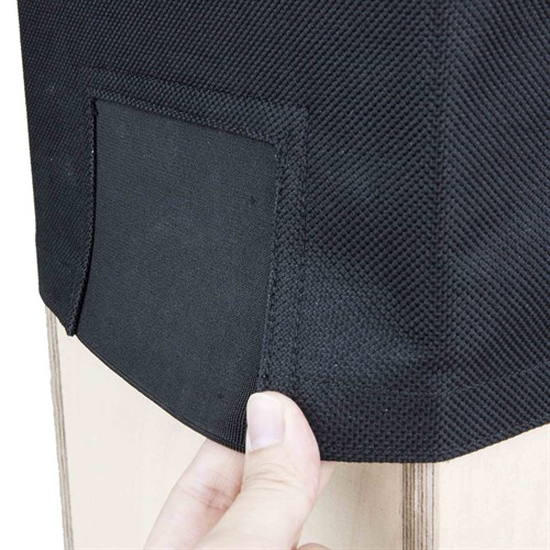 Easy to put on thanks to elastic fabric tab