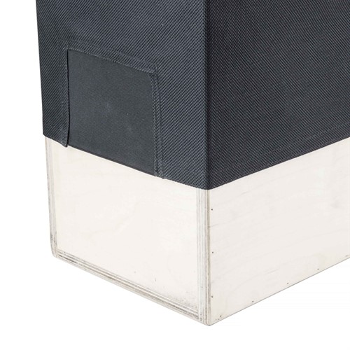 Easy to put on thanks to elastic fabric tab