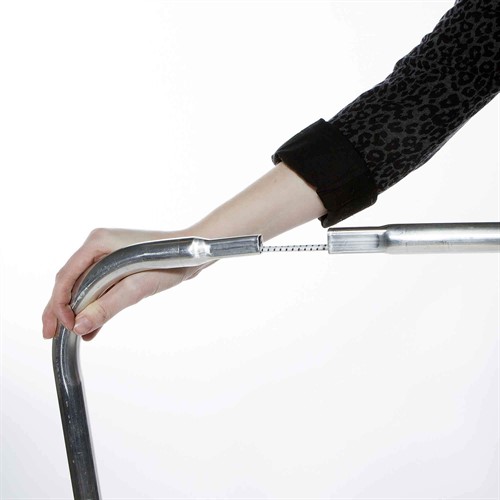 Enkel montering tack vare inbyggt gummiband