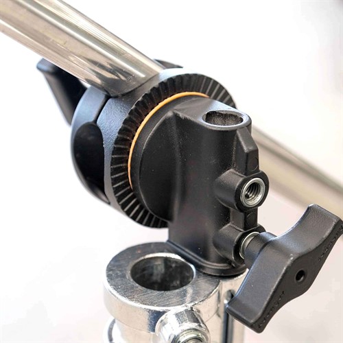 Passar de flesta belysningsstativ