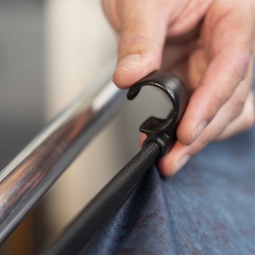 Ezyframe Cover har clips i kanterna (ram ingår ej)