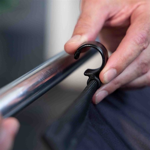 Ezyframe Cover har clips i kanterna (ram ingår ej)