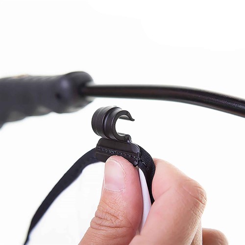 Duken fästs med clips (ram ingår ej)