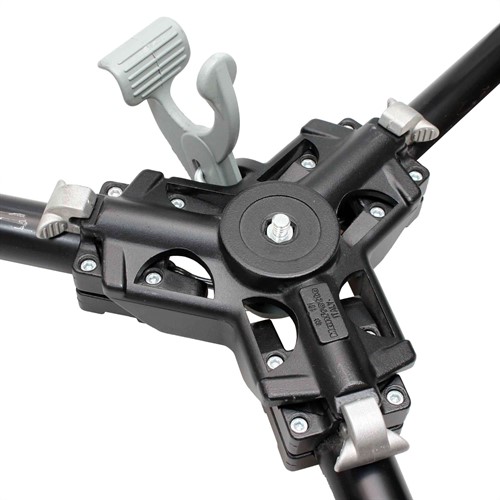 Låspedal som styr samtliga hjul