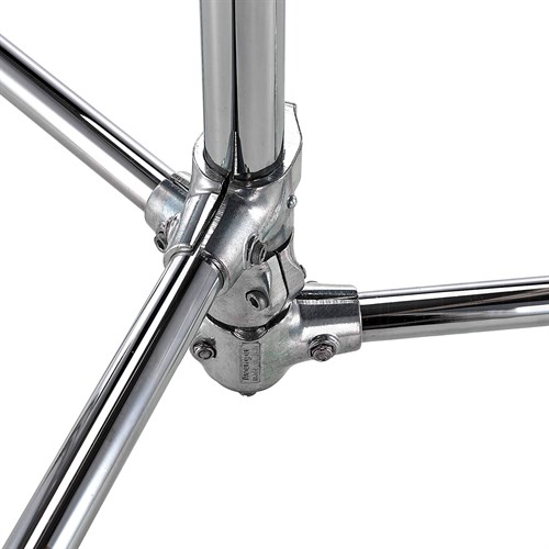 Benbas fastmonterad mot mittpelare