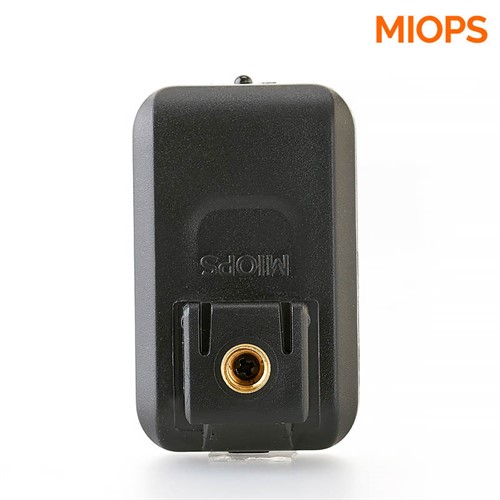 Både tillbehörsfot samt 1/4 gänga