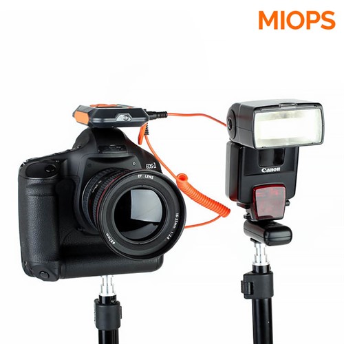 MIOPS Smart kan aslutas till kamera och blixt