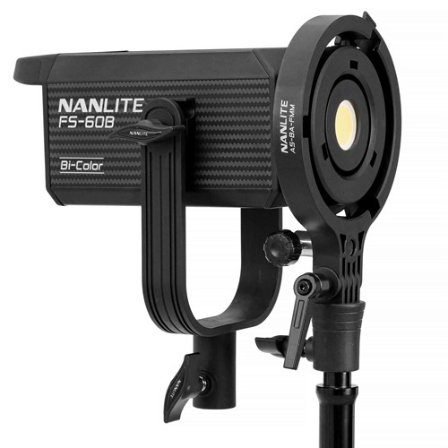 Bowens-adapter medföljer