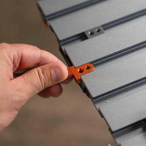 Integrated 1/4" threads for additional mounting