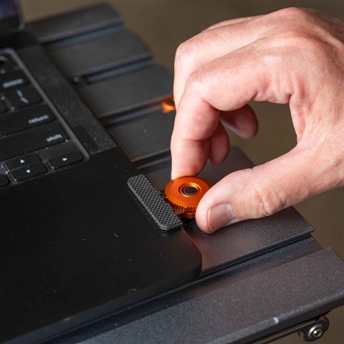 Tighten or loosen with a simple turn of the knob