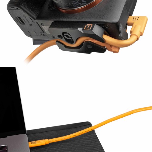 Vinklad kontakt mot kamera och rak kontak mot dator