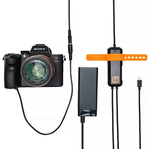 Kan anslutas till de flesta kameror och batterier